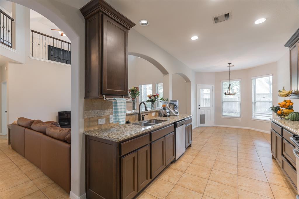 51 N Marshside Place, Spring, Texas image 5