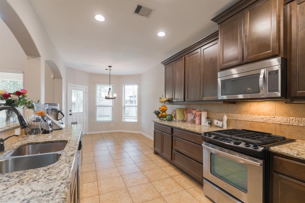 51 N Marshside Place, Spring, Texas image 4