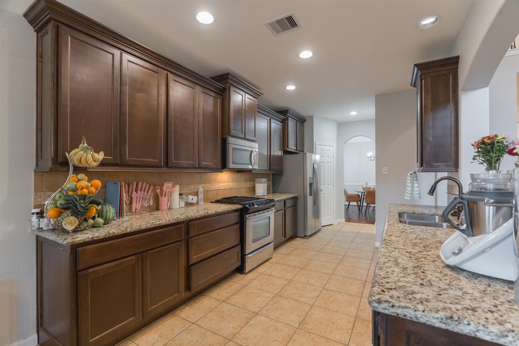 51 N Marshside Place, Spring, Texas image 6