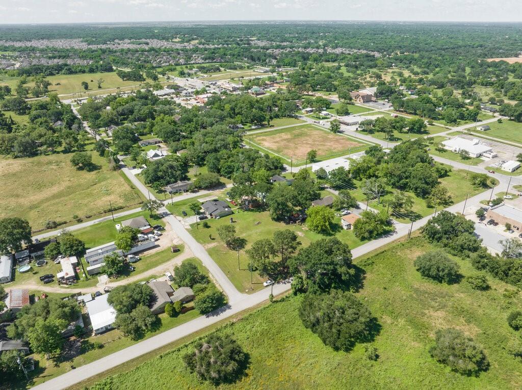 8108 Syms Street, Fulshear, Texas image 2