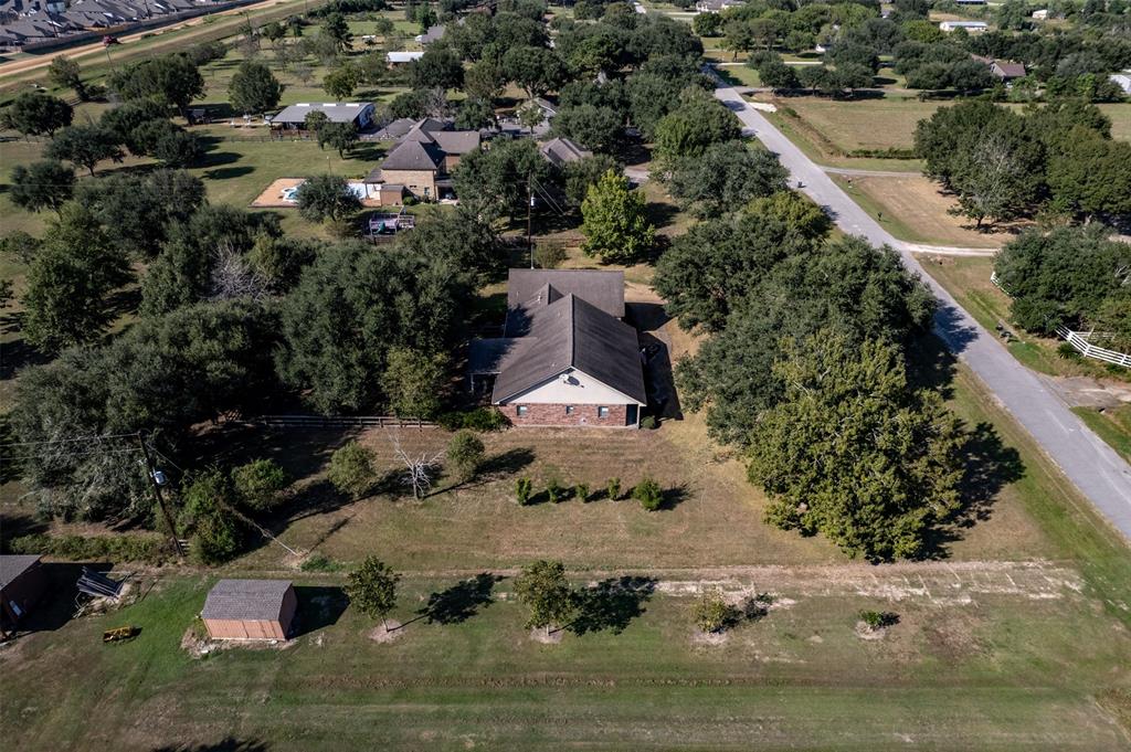 10403 W Hidden Lake Lane, Richmond, Texas image 3