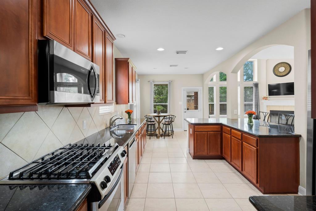 127 S Rocky Point Circle, Spring, Texas image 7
