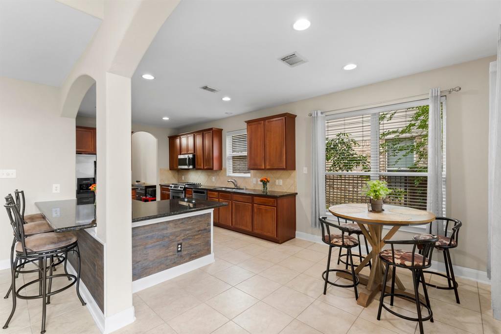 127 S Rocky Point Circle, Spring, Texas image 10