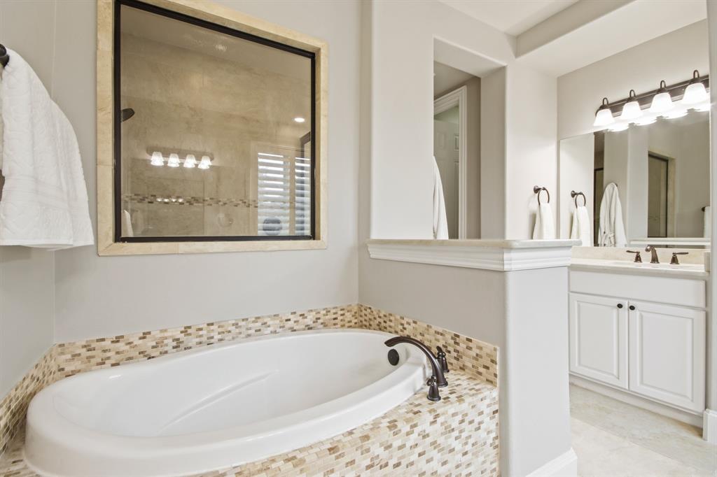 8307 Floating Heart Court, Conroe, Texas image 17