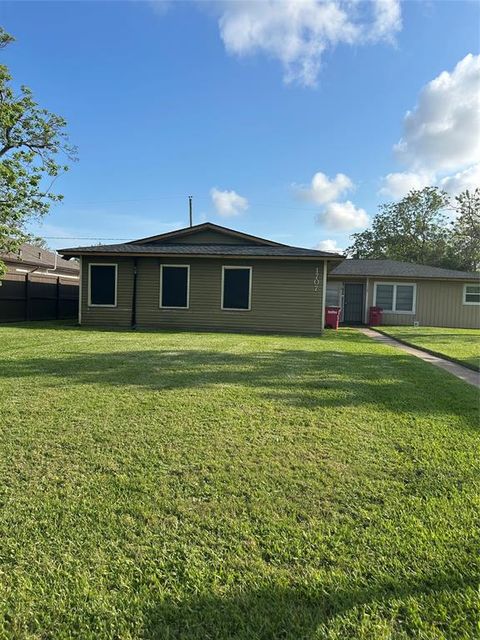1707 W 7th Street Freeport TX 77541