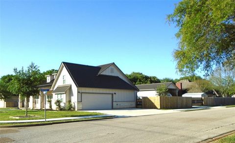 A home in Sealy