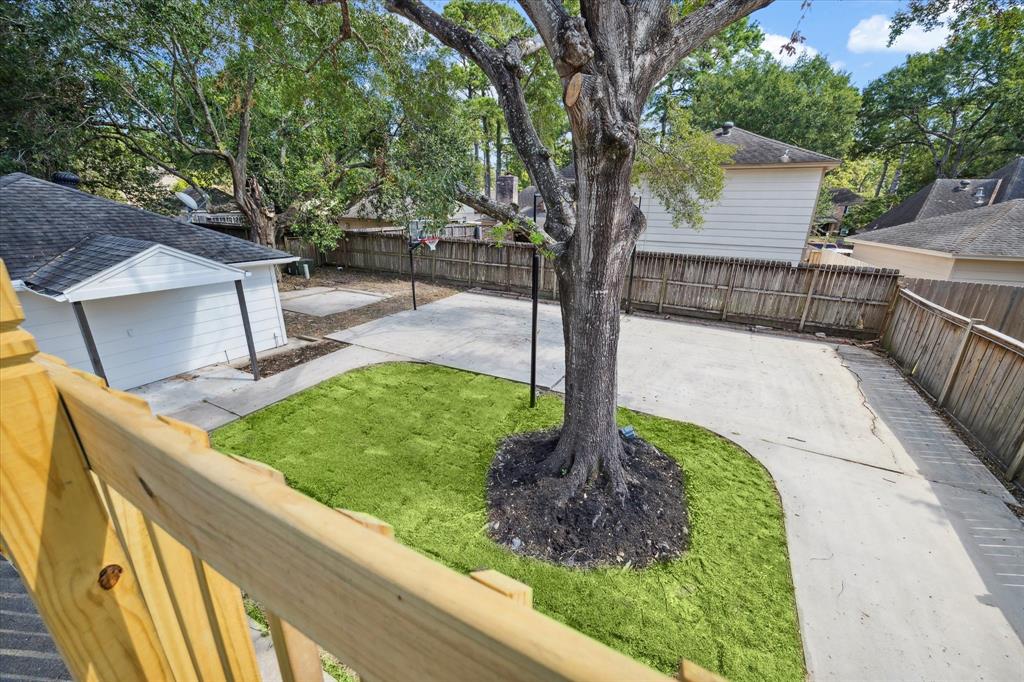 6515 Rippling Hollow Drive, Spring, Texas image 30