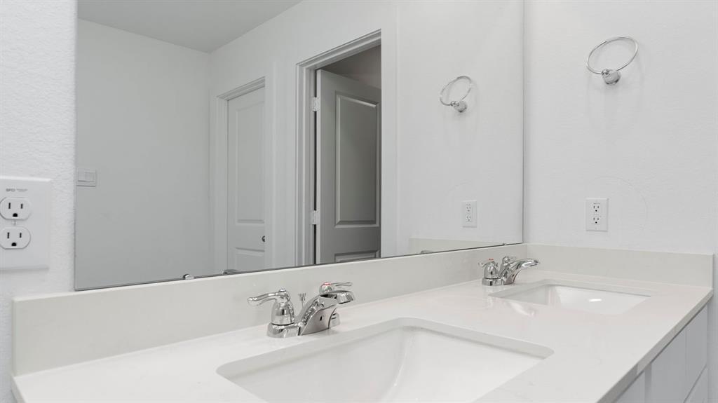 2422 Cherry Ruby Drive, Iowa Colony, Texas image 11