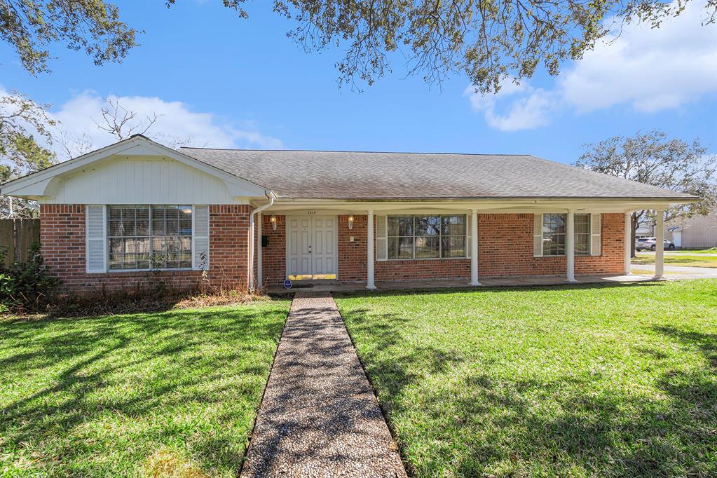 1219 S Beauregard Street, Alvin, Texas image 1