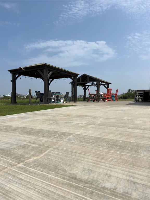 170 Jewel Drive, Crystal Beach, Texas image 5