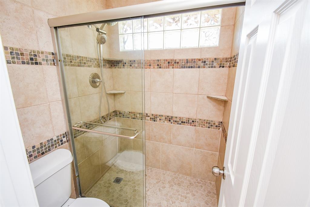 2410 Lively Lane Ln, Sugar Land, Texas image 8