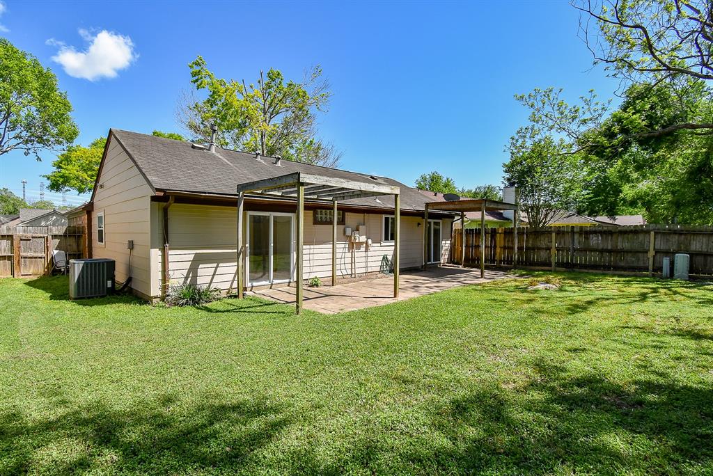 2410 Lively Lane Ln, Sugar Land, Texas image 2
