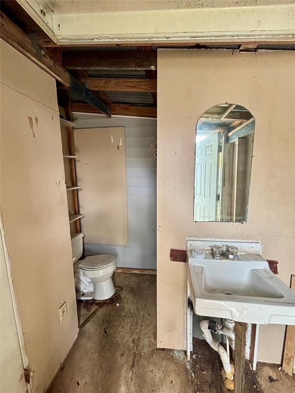 100 Upton Lane, Brazoria, Texas image 15
