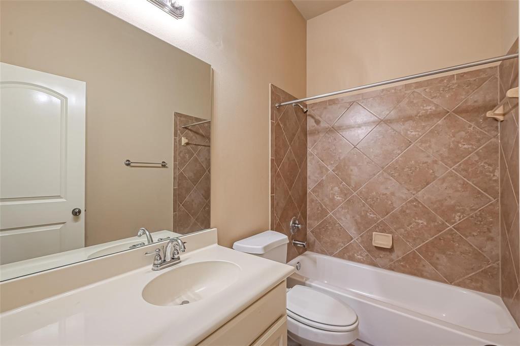 6206 Falling Briar Lane, Sugar Land, Texas image 32