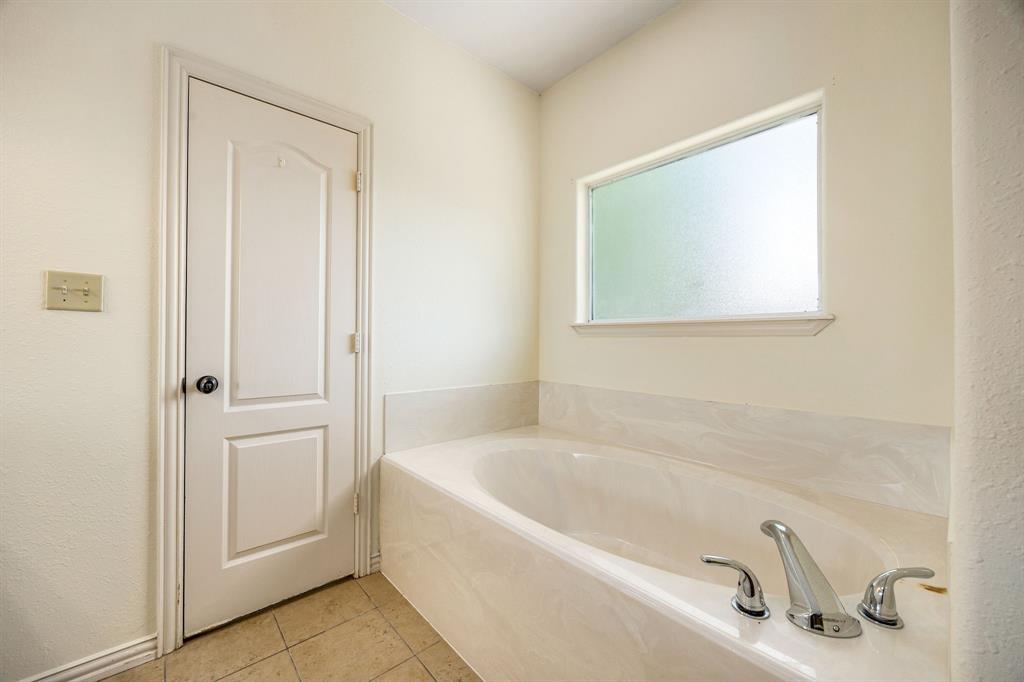 40614 Rolling Forest Drive, Magnolia, Texas image 28