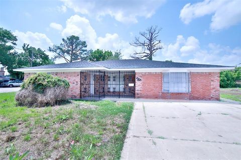 6534 Ledbetter Street Houston TX 77087