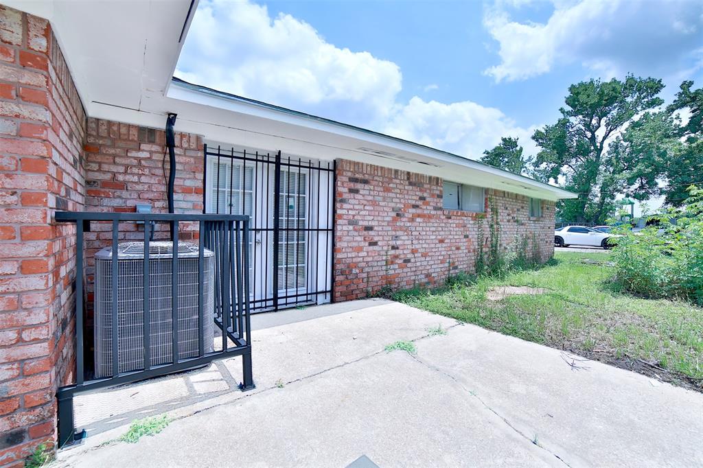 6534 Ledbetter Street, Houston, Texas image 5