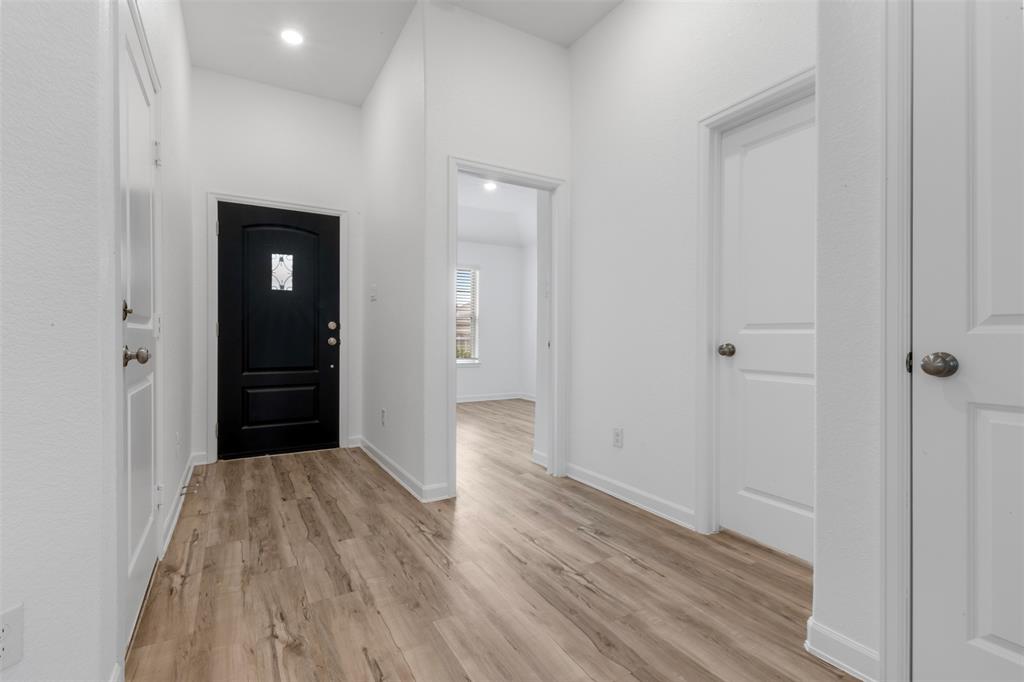 3319 Meadknoll Lane