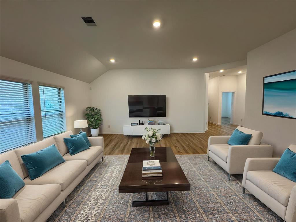 3319 Meadknoll Lane