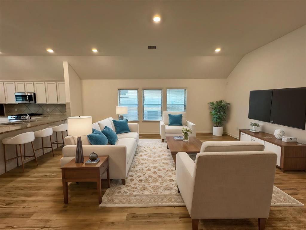 3319 Meadknoll Lane