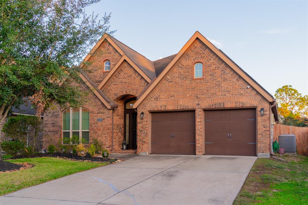 2521 Mountain Sage Drive, Pearland, Texas image 2