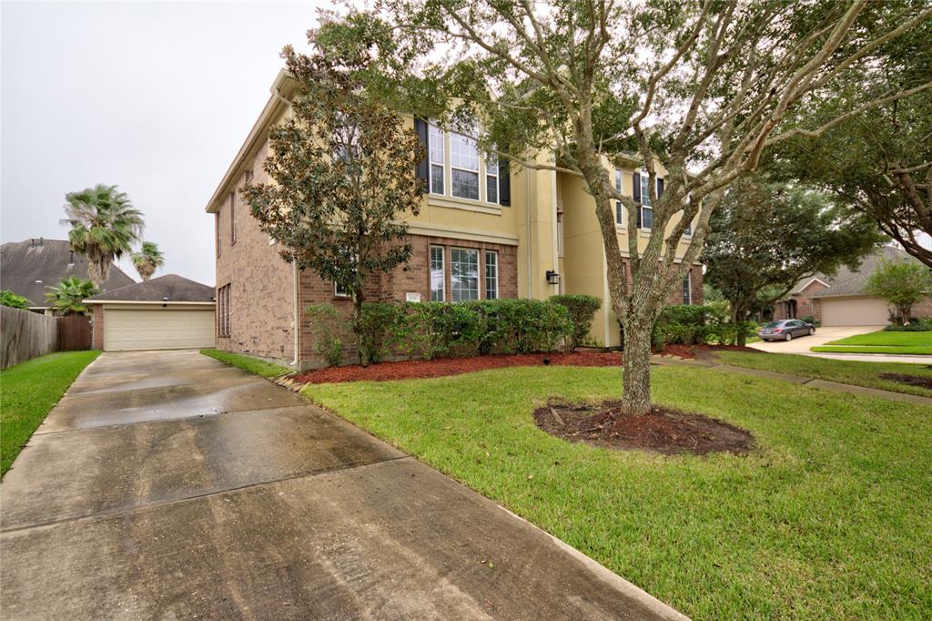 3011 Willow Brook Court, Pearland, Texas image 2