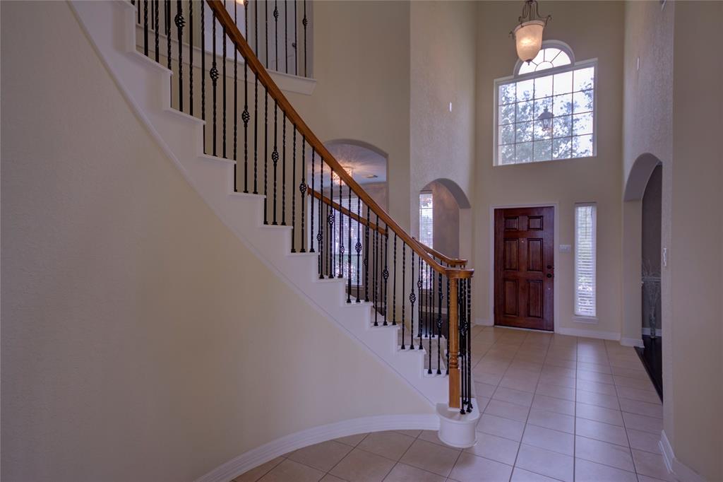 3011 Willow Brook Court, Pearland, Texas image 3