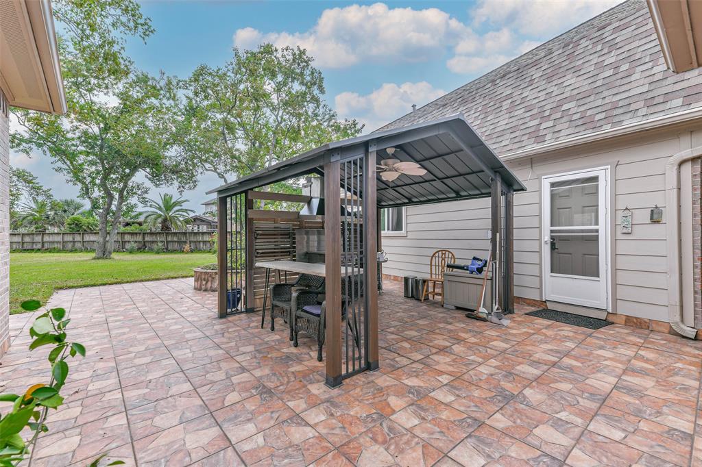 700 Piney Ridge Drive, Friendswood, Texas image 37