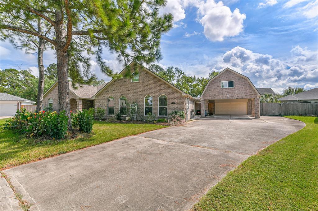 700 Piney Ridge Drive, Friendswood, Texas image 3