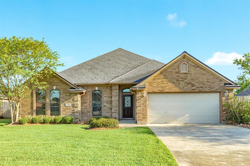 702 Moore Street, Richwood, Texas image 1