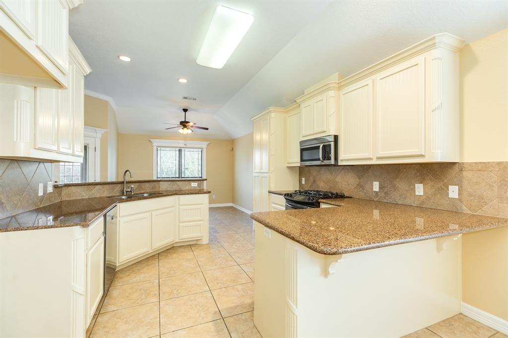 702 Moore Street, Richwood, Texas image 4