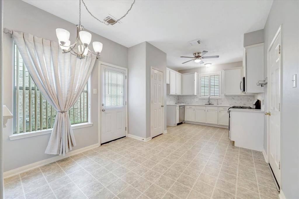906 Garden Walk Drive, La Porte, Texas image 10