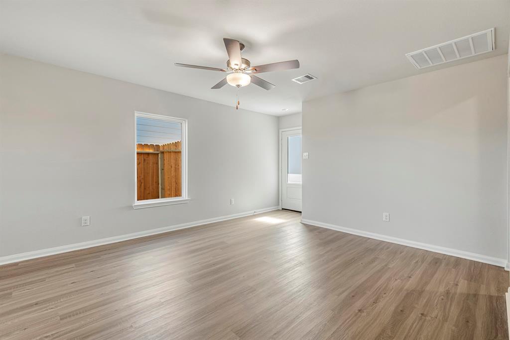 10430 Red Cardinal Drive Drive, Cleveland, Texas image 2