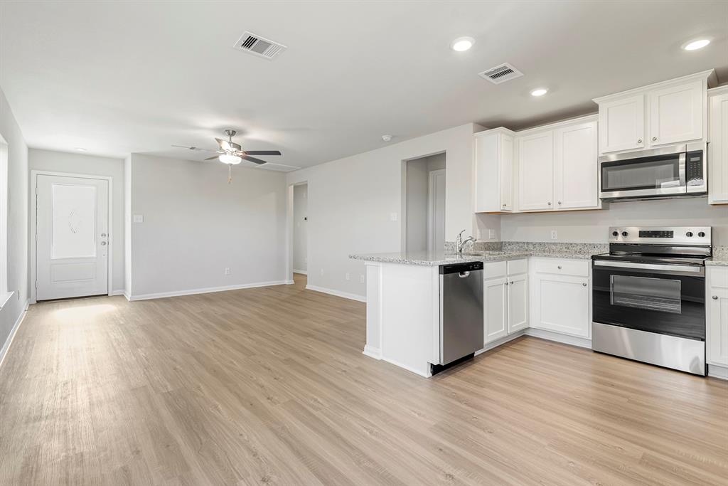 10430 Red Cardinal Drive Drive, Cleveland, Texas image 3