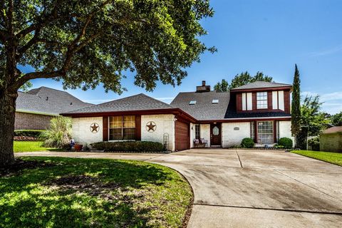 Single Family Residence in Huntsville TX 314 Brookhollow.jpg