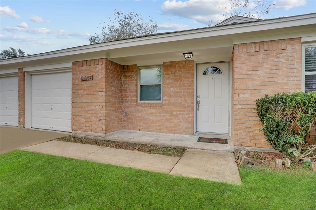 525 W Mimosa Street, Angleton, Texas image 2