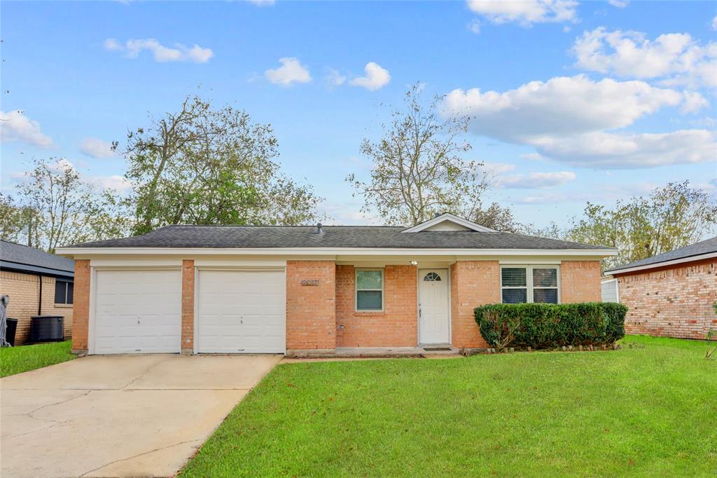 525 W Mimosa Street, Angleton, Texas image 1