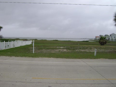 Photo of 27 Tiki Drive, Tiki Island, TX 77554 (MLS # 23144897)