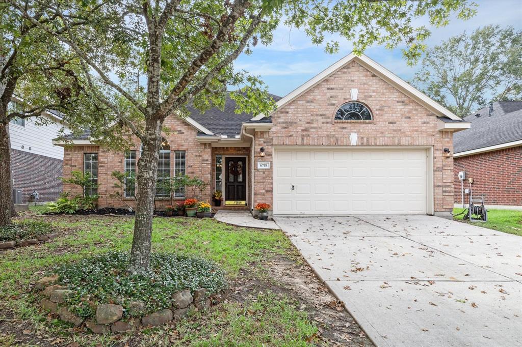 6718 Amber Pine Court, Kingwood, Texas image 2