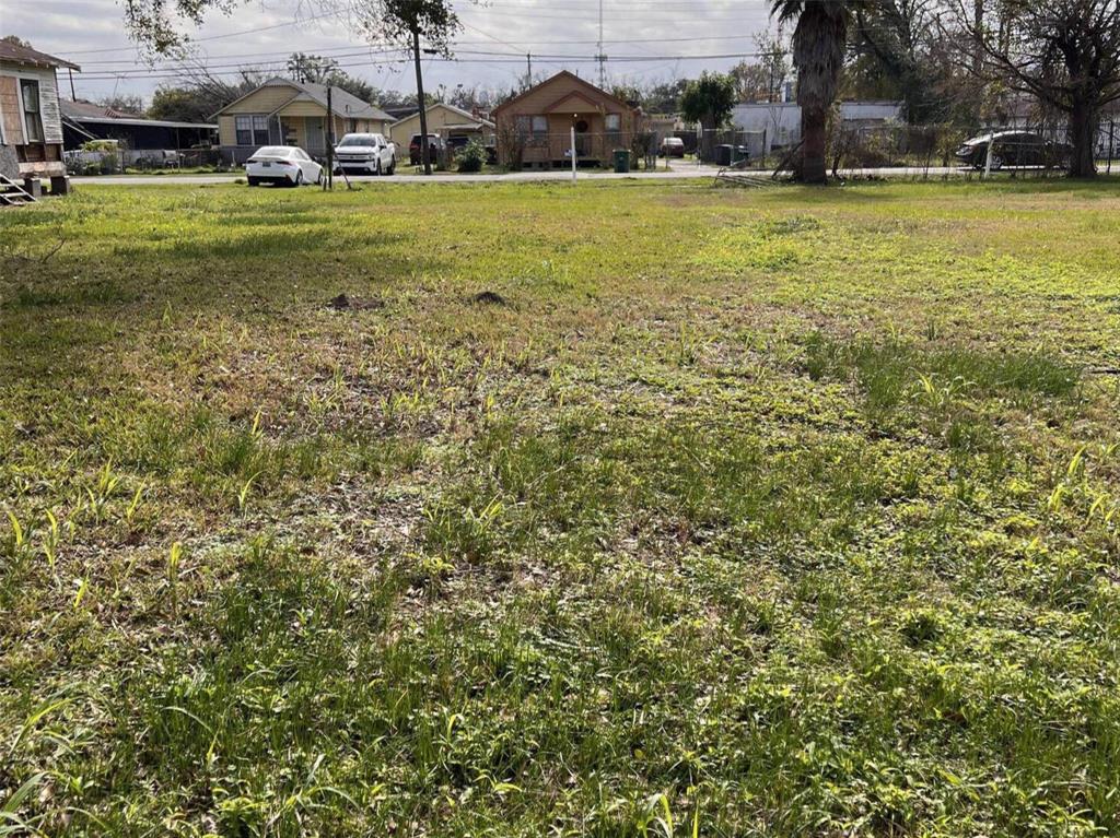 121-123 Van Molan Street, Houston, Texas image 4