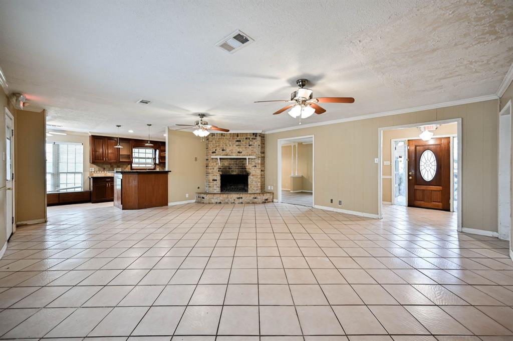 3930 Bluebird Way, Pearland, Texas image 2