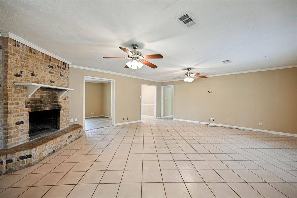 3930 Bluebird Way, Pearland, Texas image 3