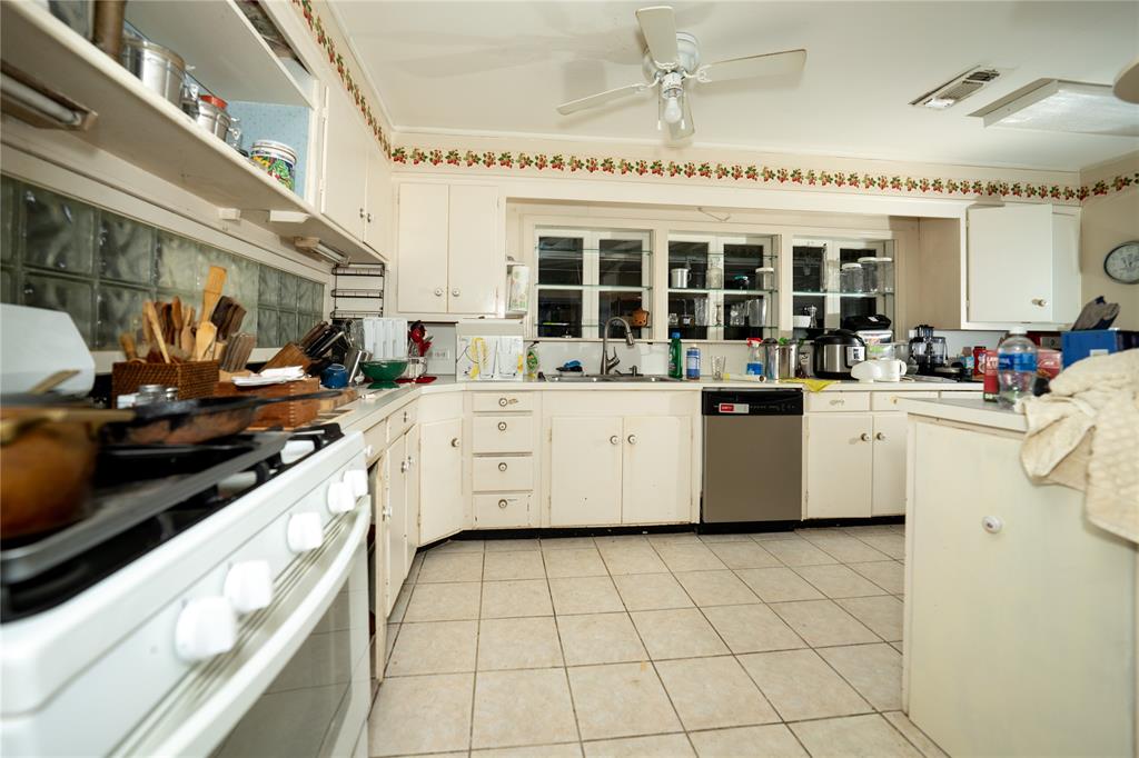 404 N Grace Street, Crockett, Texas image 25