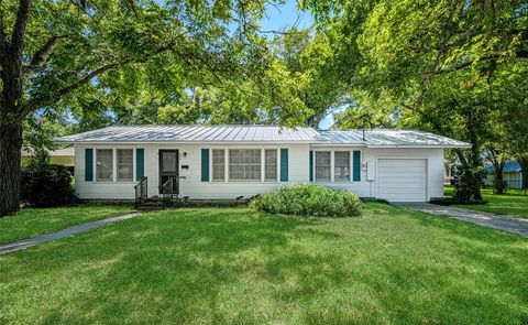 A home in La Grange