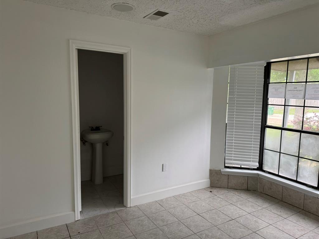 10134 Kirkglen Drive, Houston, Texas image 7
