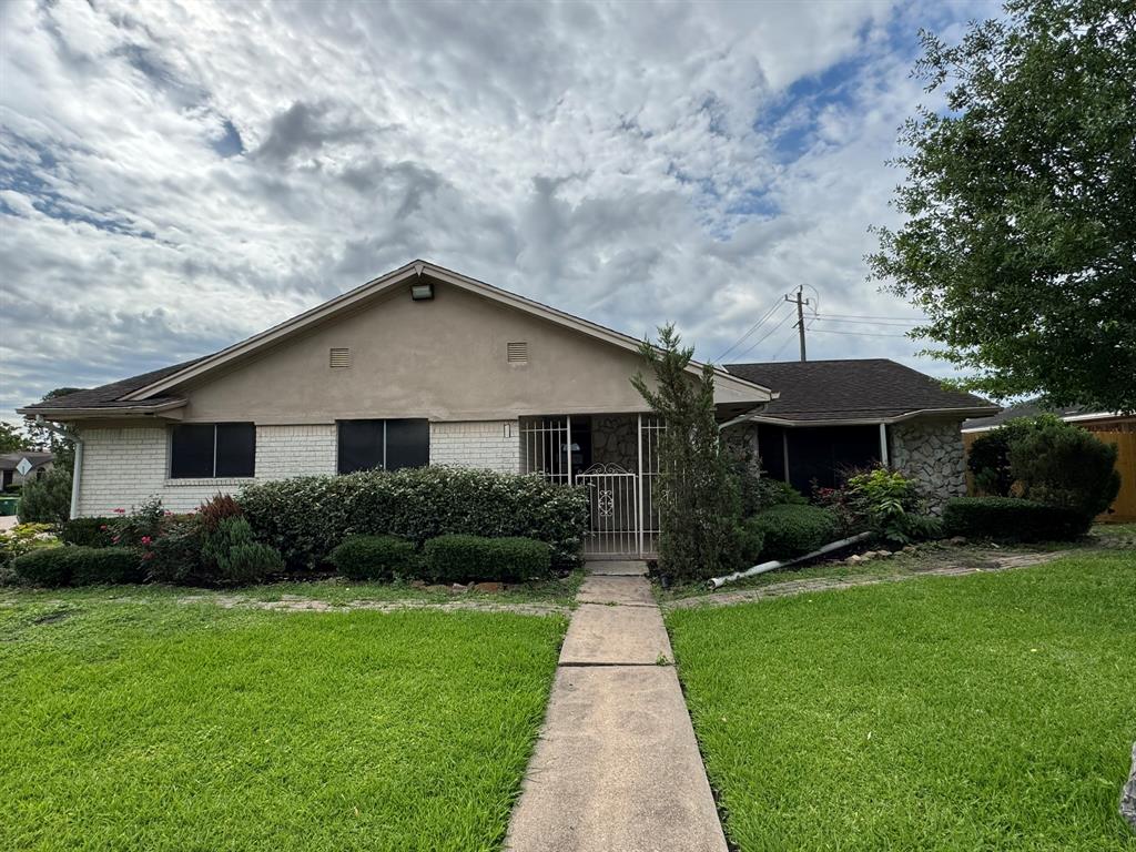 10134 Kirkglen Drive, Houston, Texas image 2