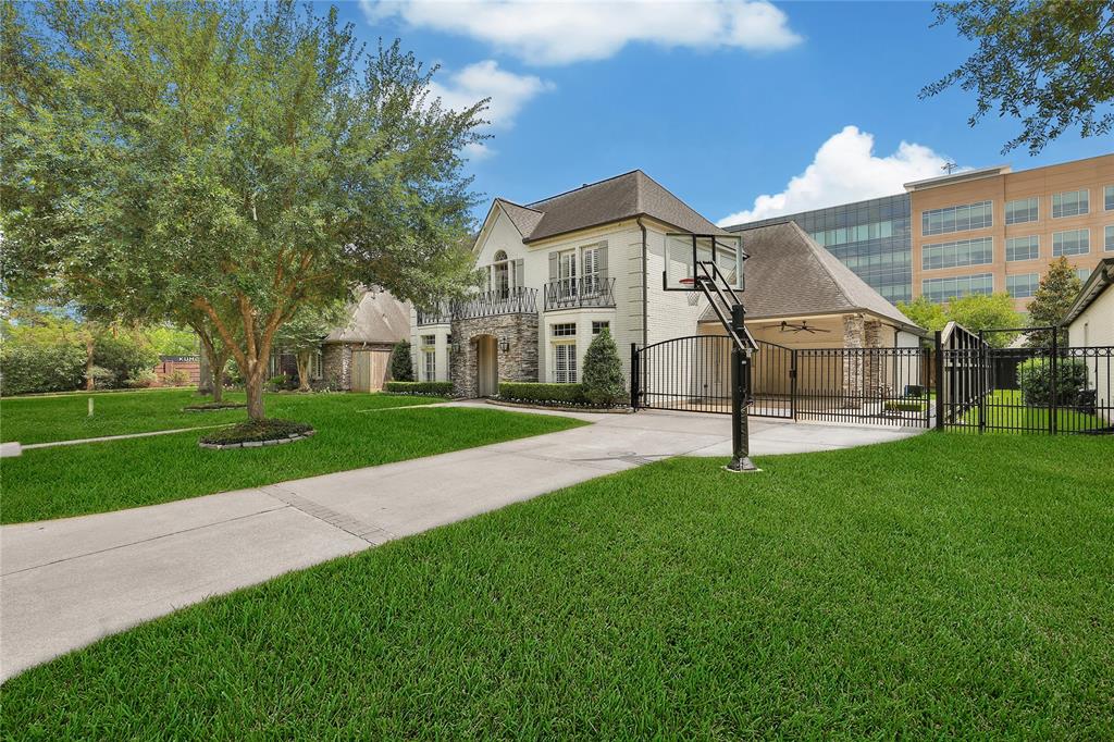 3 Pecan Trail Lane, Houston, Texas image 2