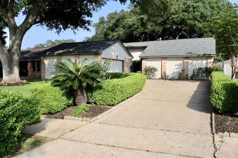 Single Family Residence in Houston TX 7911 Tamayo Drive.jpg