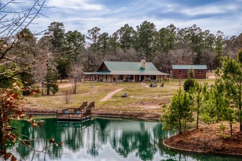 A home in La Grange