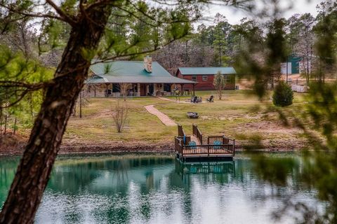 A home in La Grange